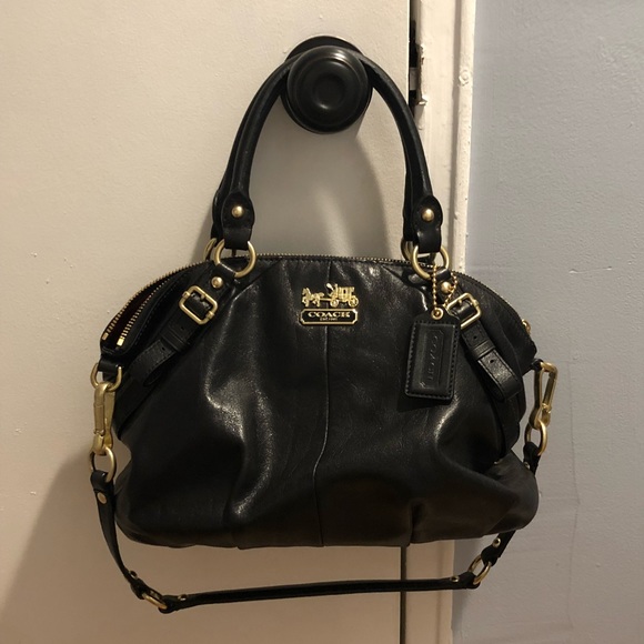 🌟HOST PICK!!🌟 Black Leather Coach Bag 🌟 - Picture 2 of 8